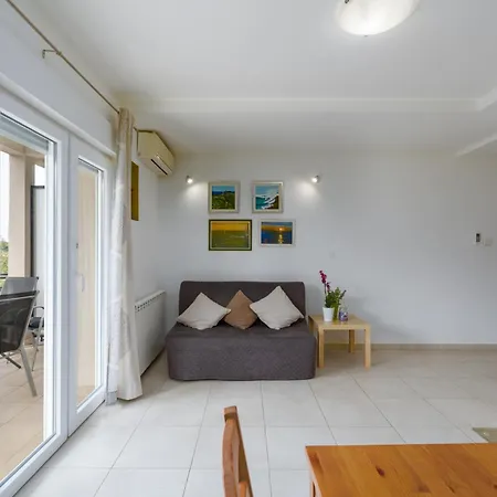 Apartament Mauri *