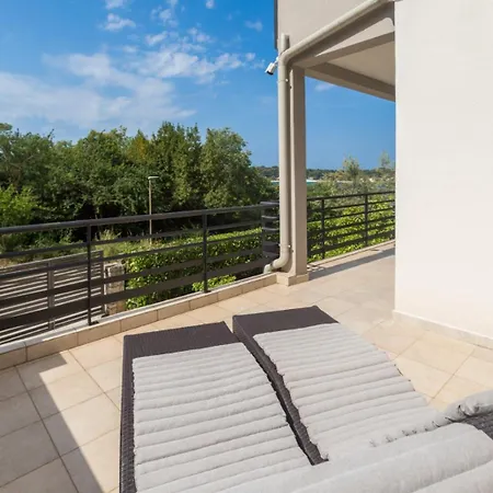 Apartament Mauri *